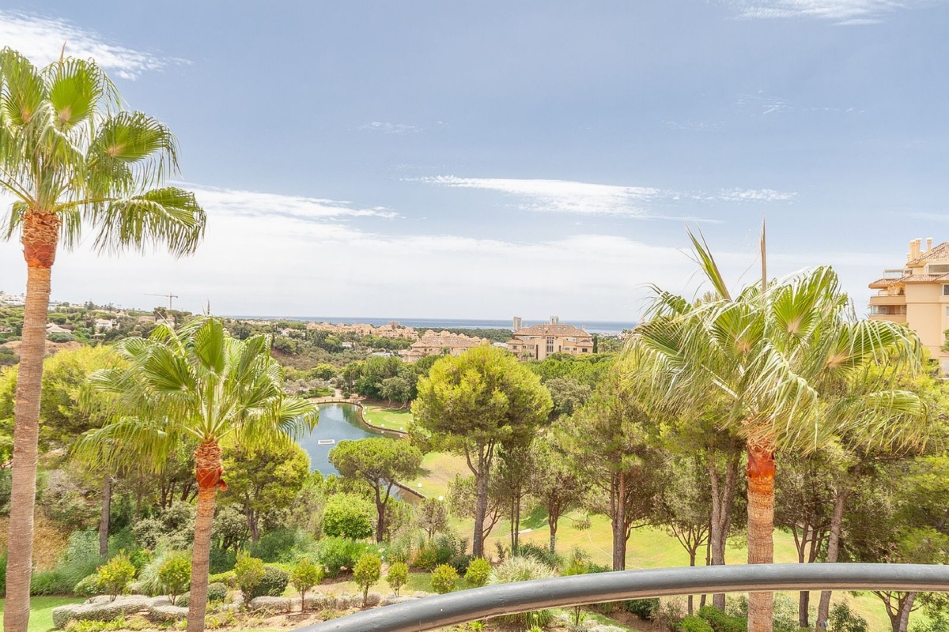 Resale - apartment - Marbella - Elviria