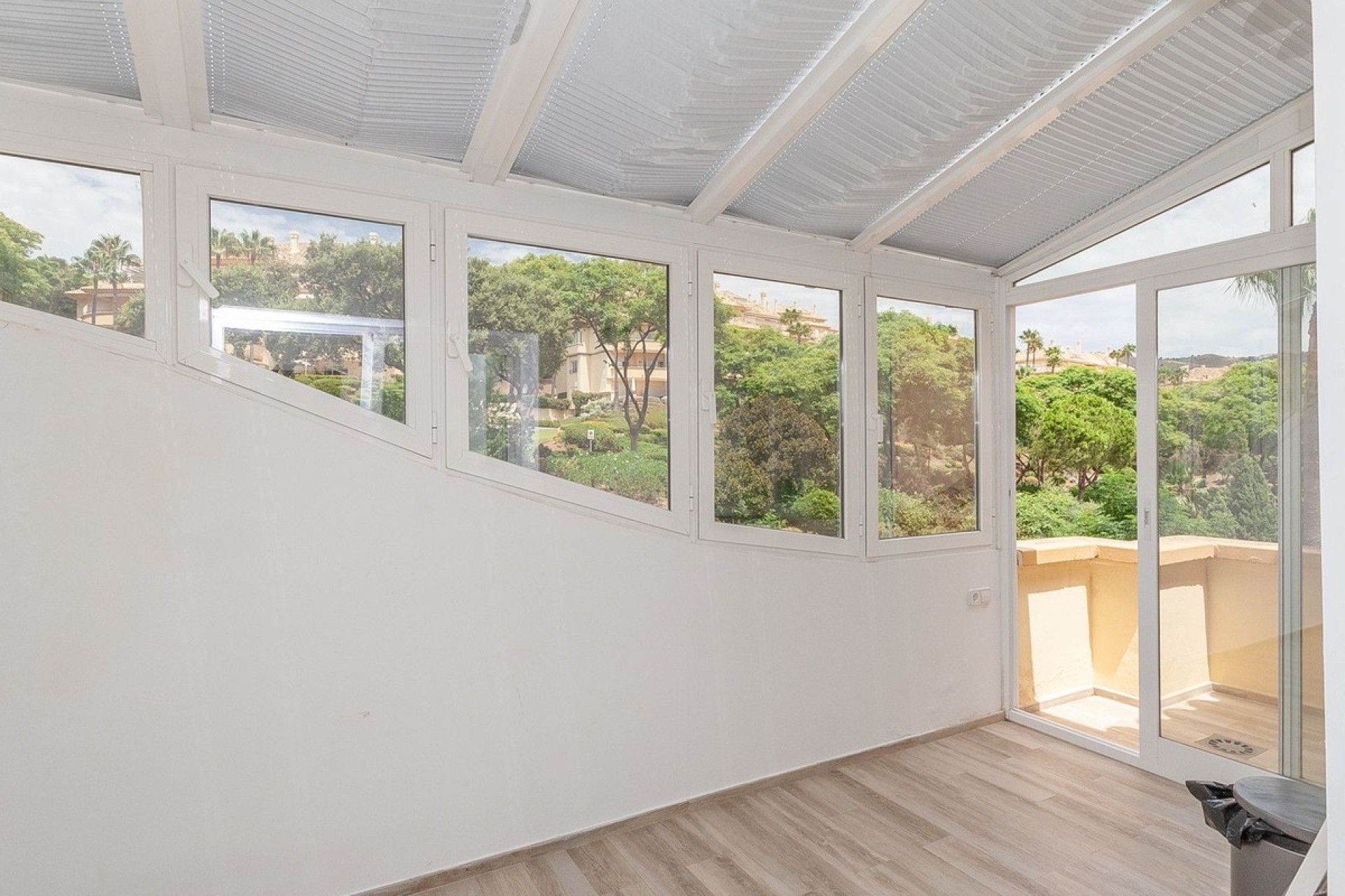 Resale - apartment - Marbella - Elviria