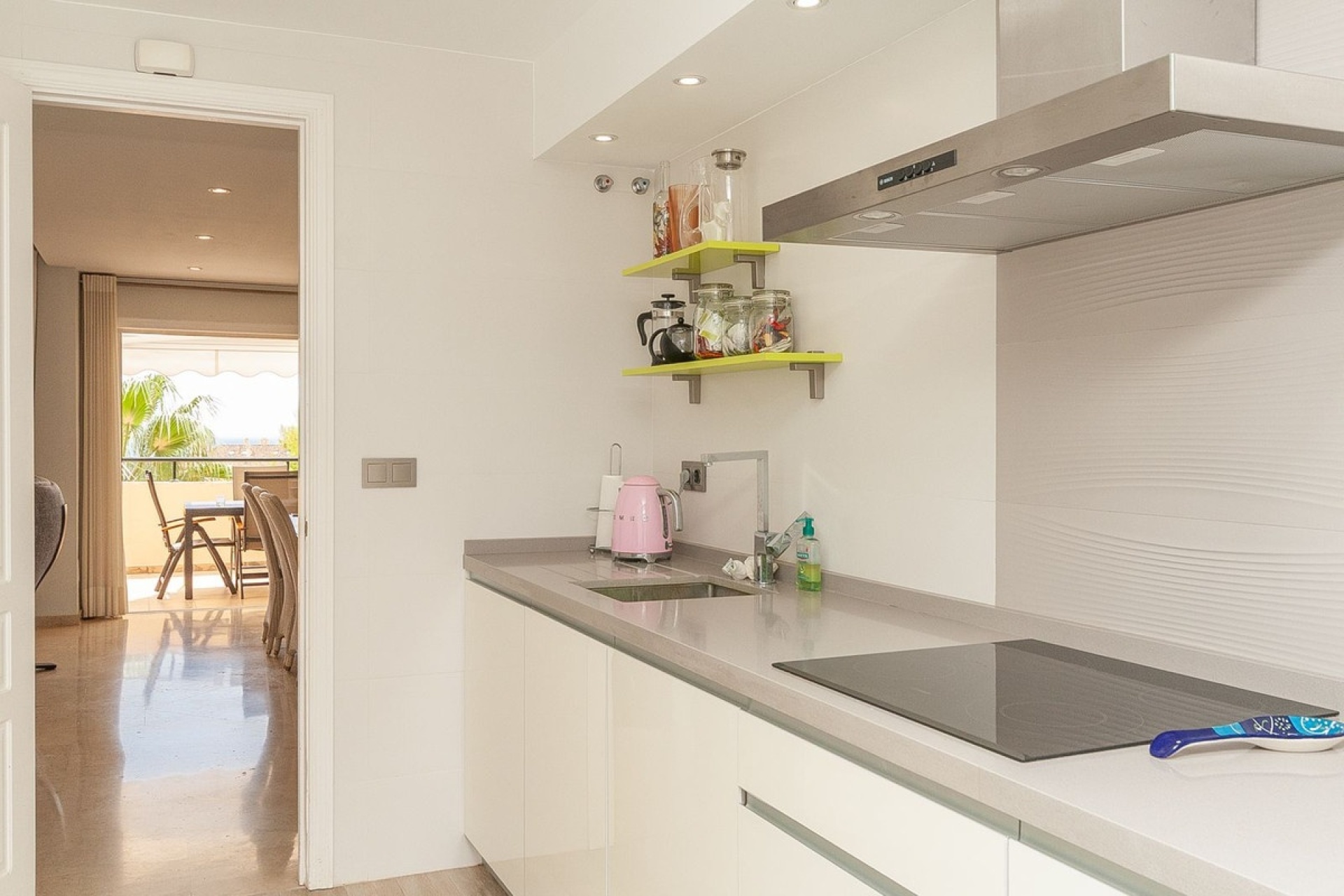 Resale - apartment - Marbella - Elviria
