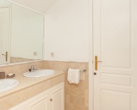 Resale - apartment - Marbella - Elviria
