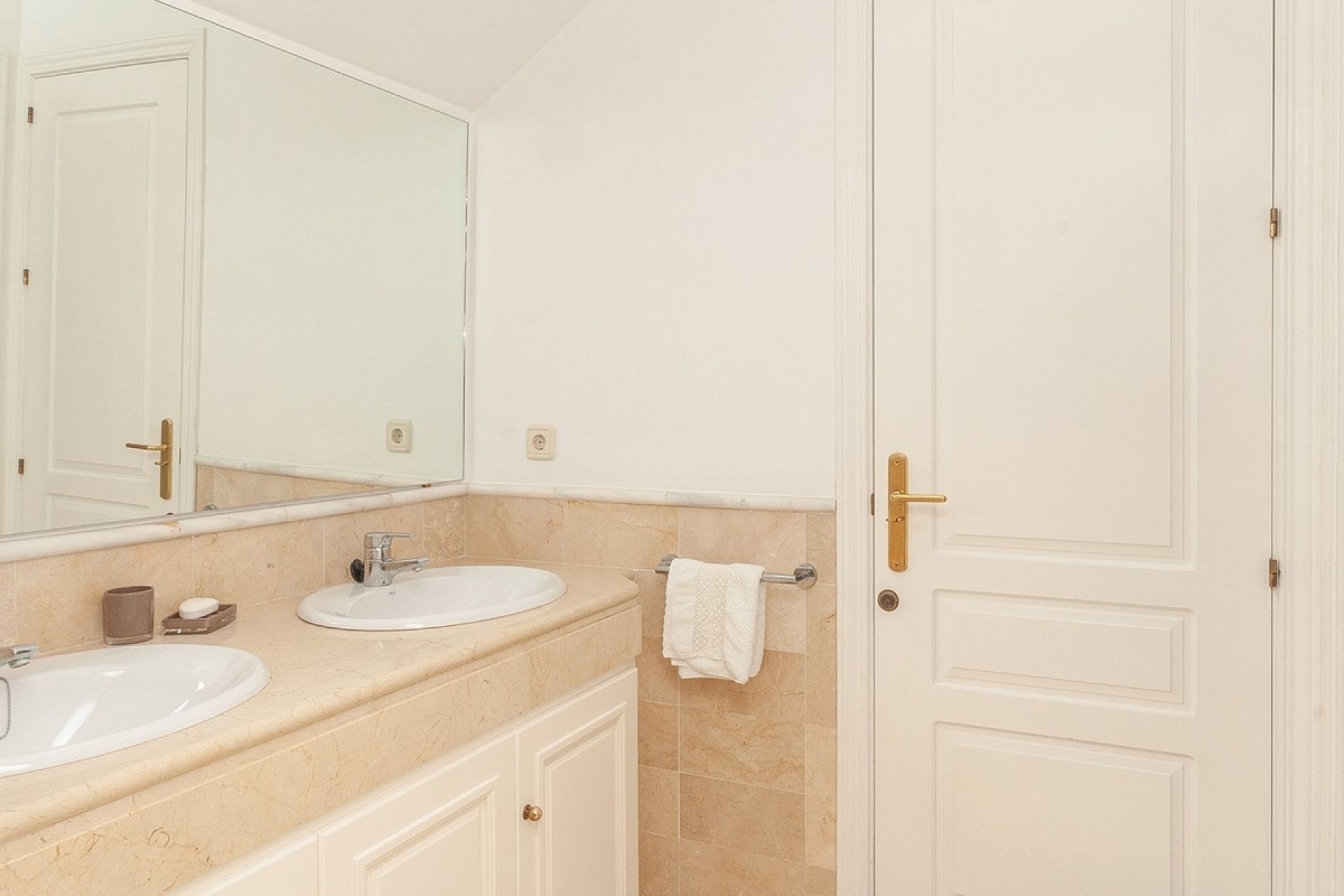 Resale - apartment - Marbella - Elviria