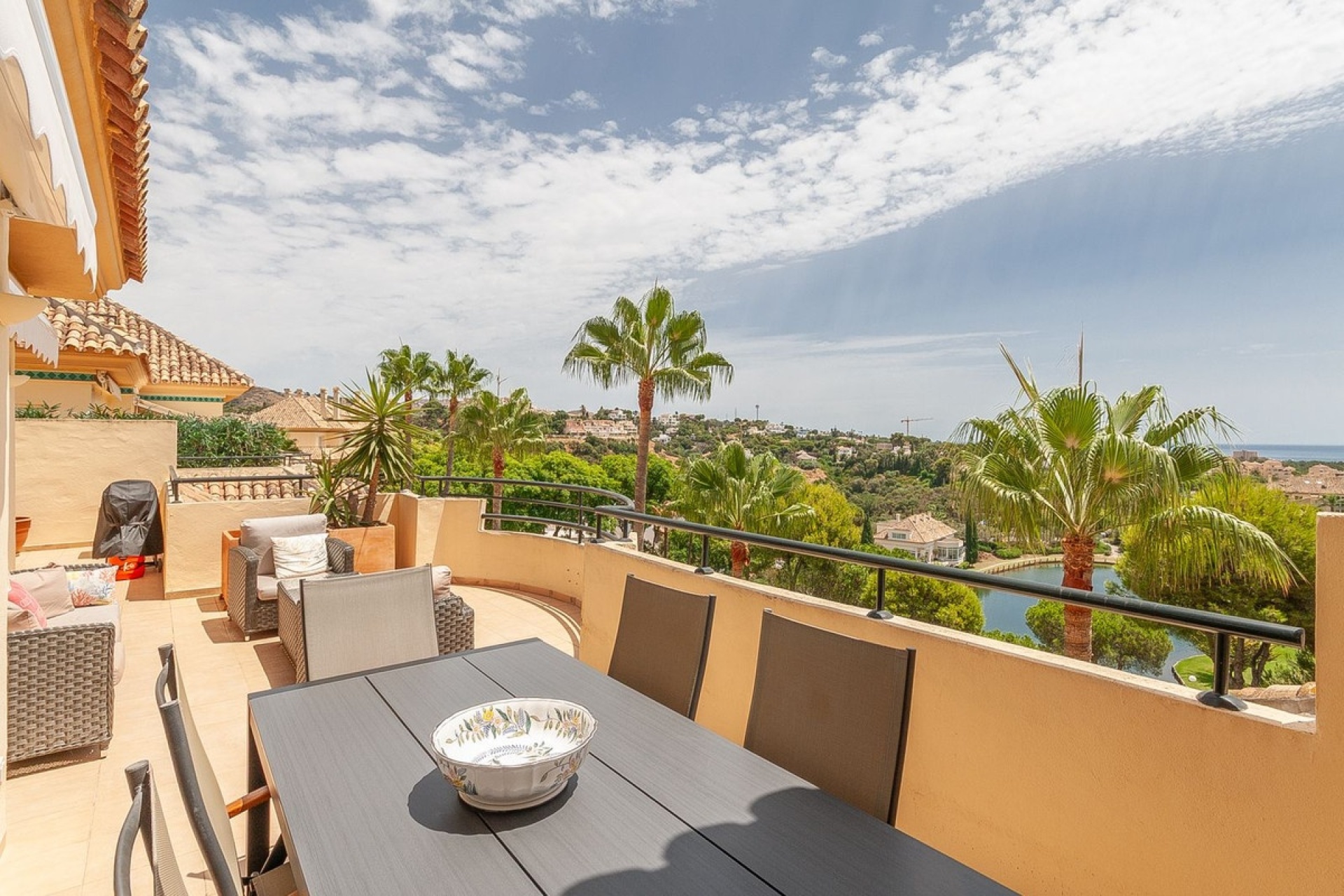 Resale - apartment - Marbella - Elviria