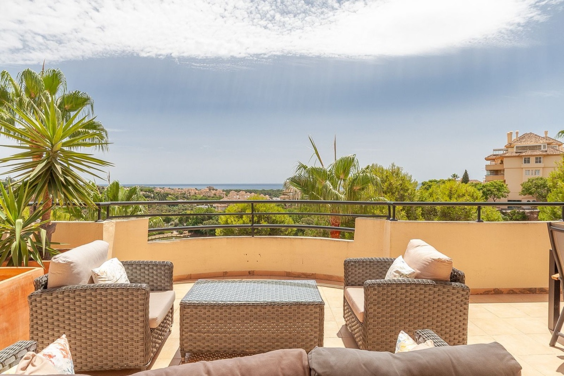 Resale - apartment - Marbella - Elviria