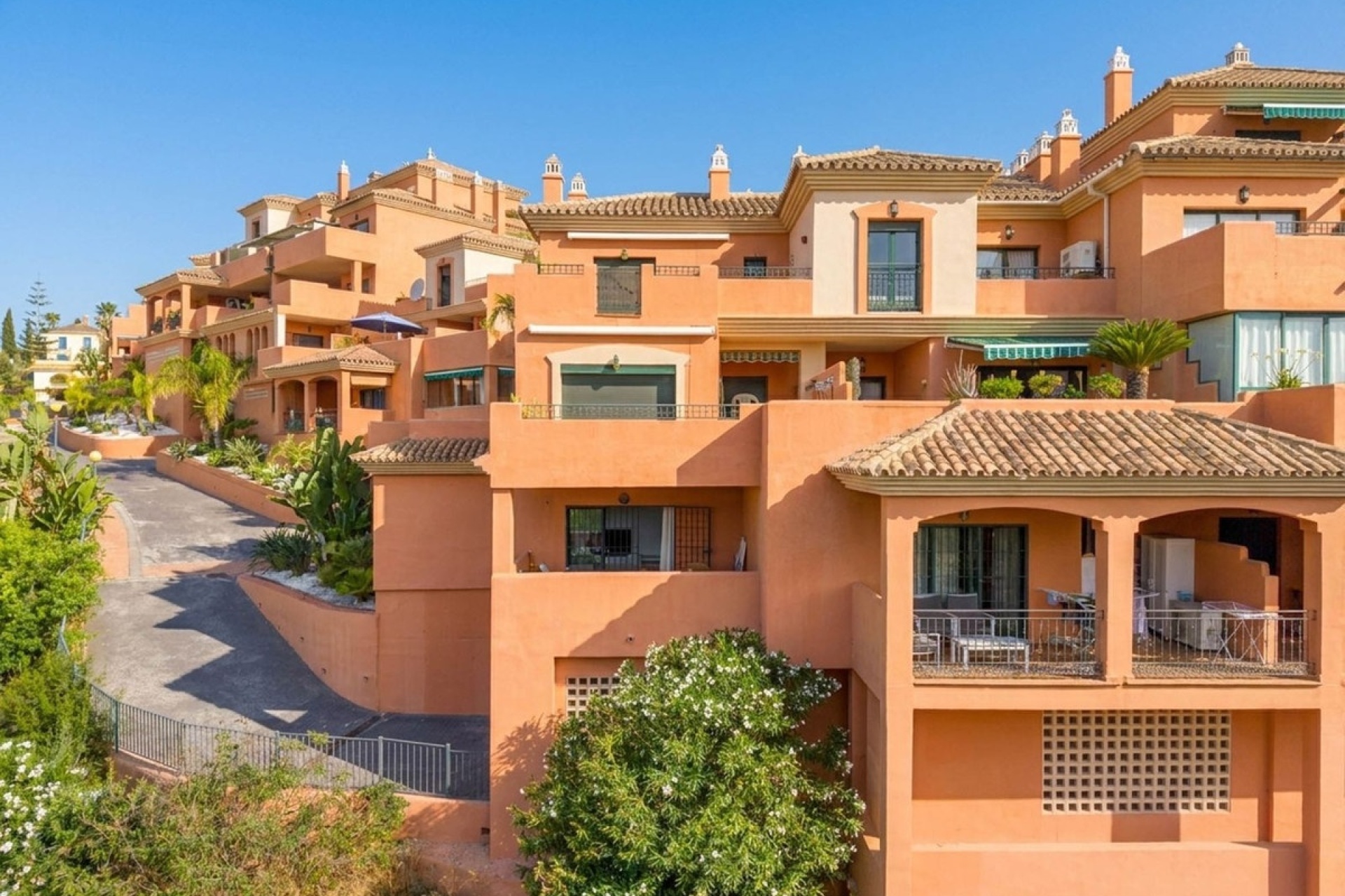 Resale - apartment - Marbella - Elviria
