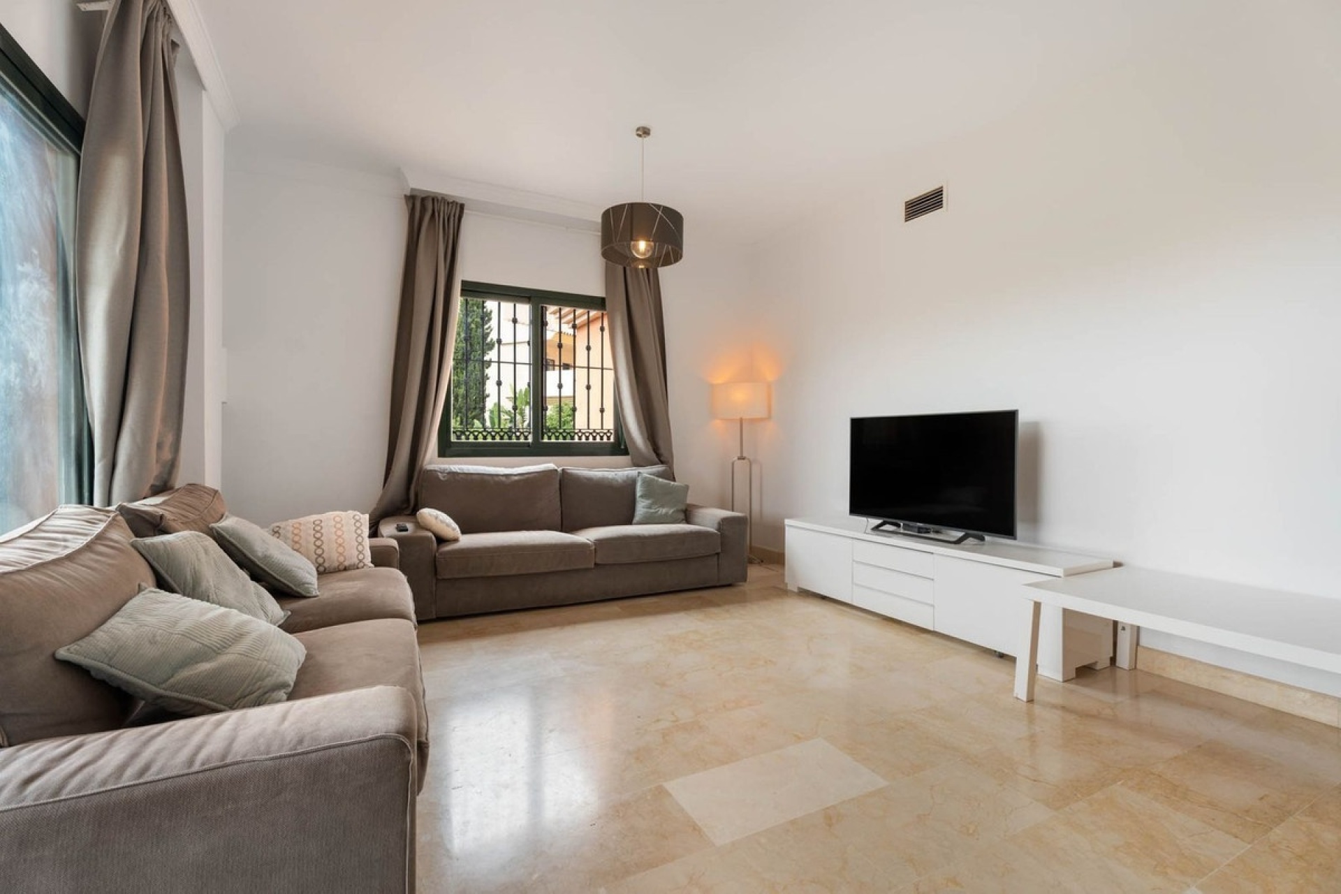 Resale - apartment - Marbella - Elviria