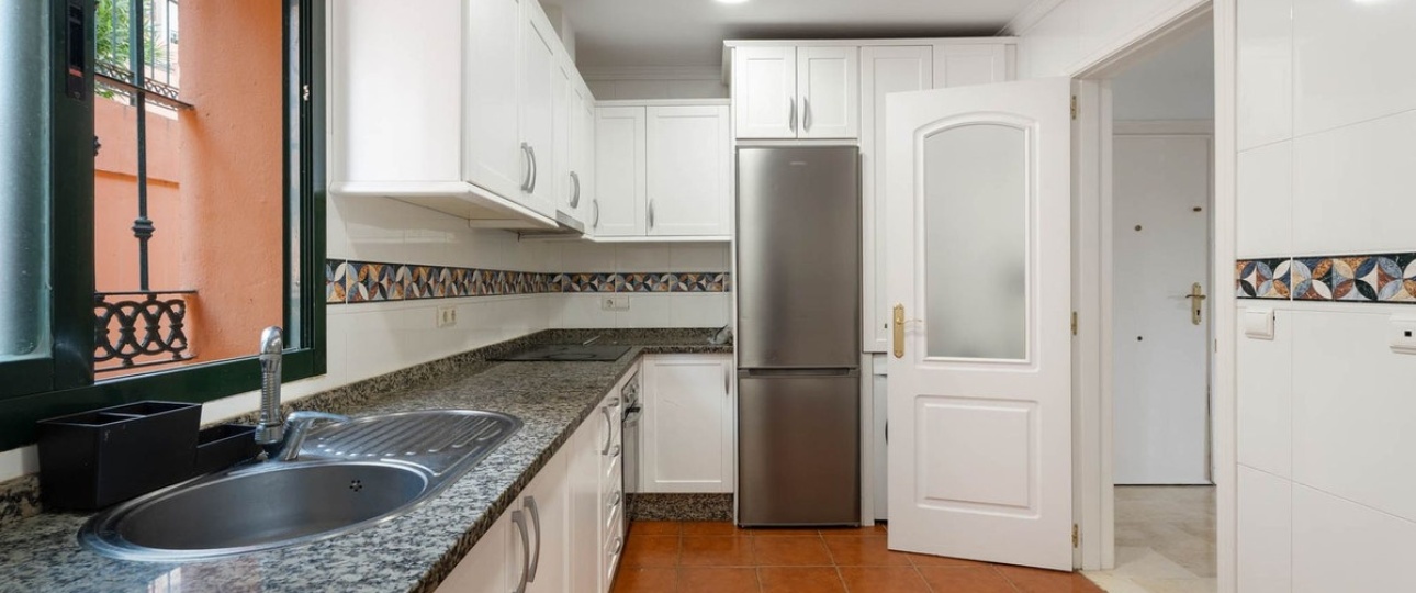 Resale - apartment - Marbella - Elviria