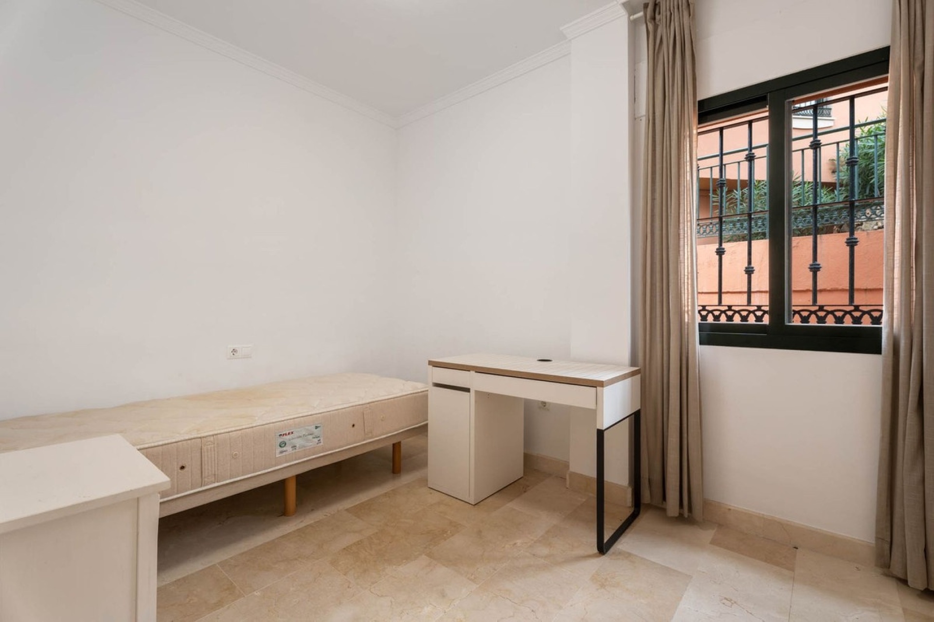 Resale - apartment - Marbella - Elviria