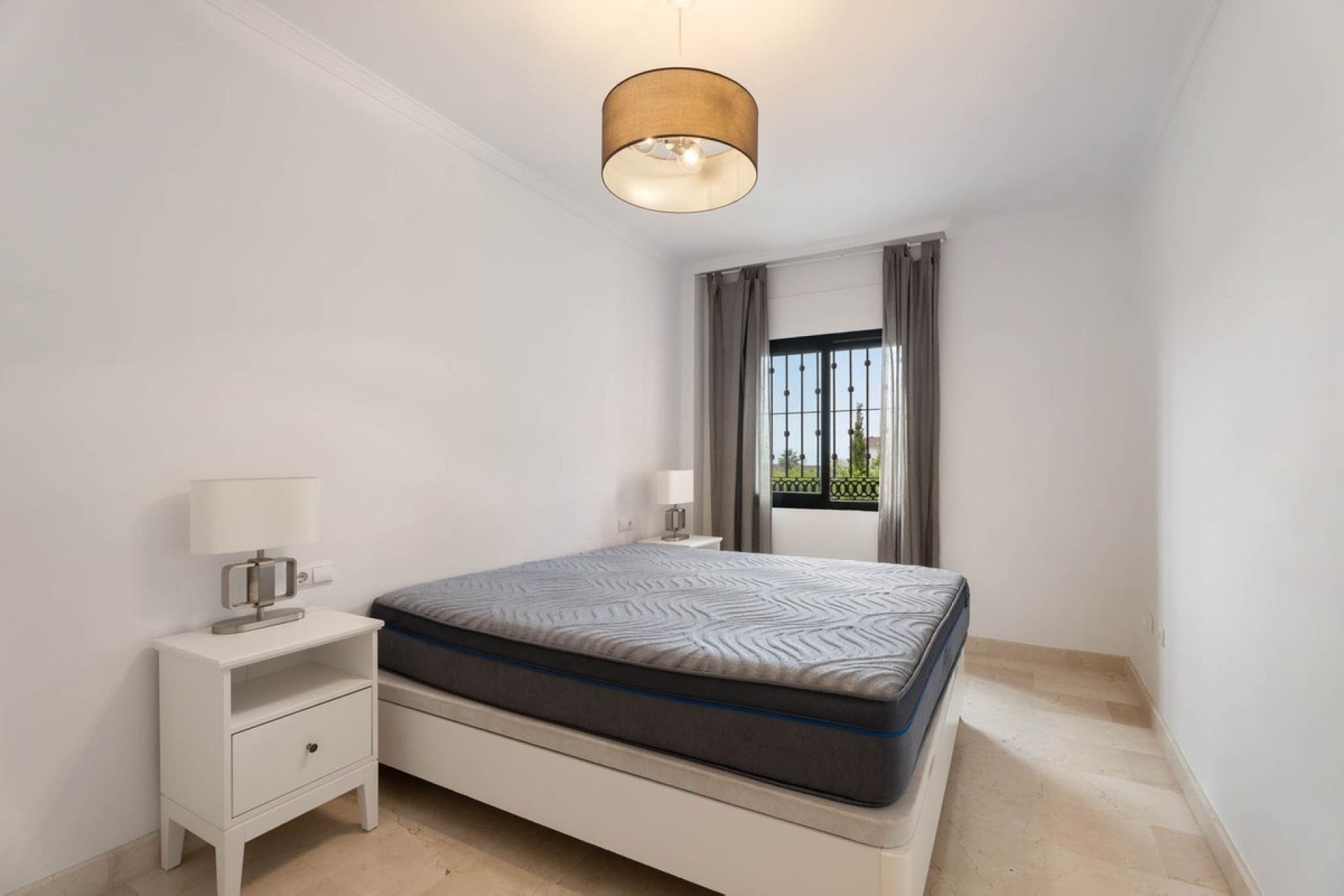 Resale - apartment - Marbella - Elviria