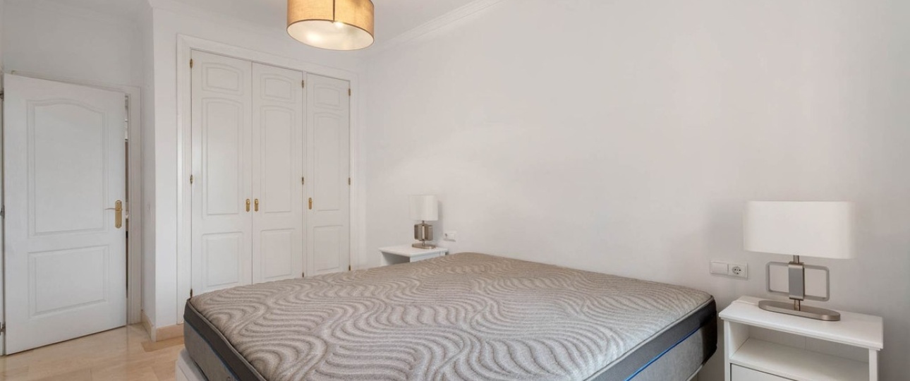 Resale - apartment - Marbella - Elviria