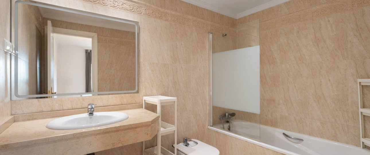 Resale - apartment - Marbella - Elviria