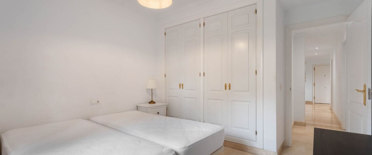 Resale - apartment - Marbella - Elviria