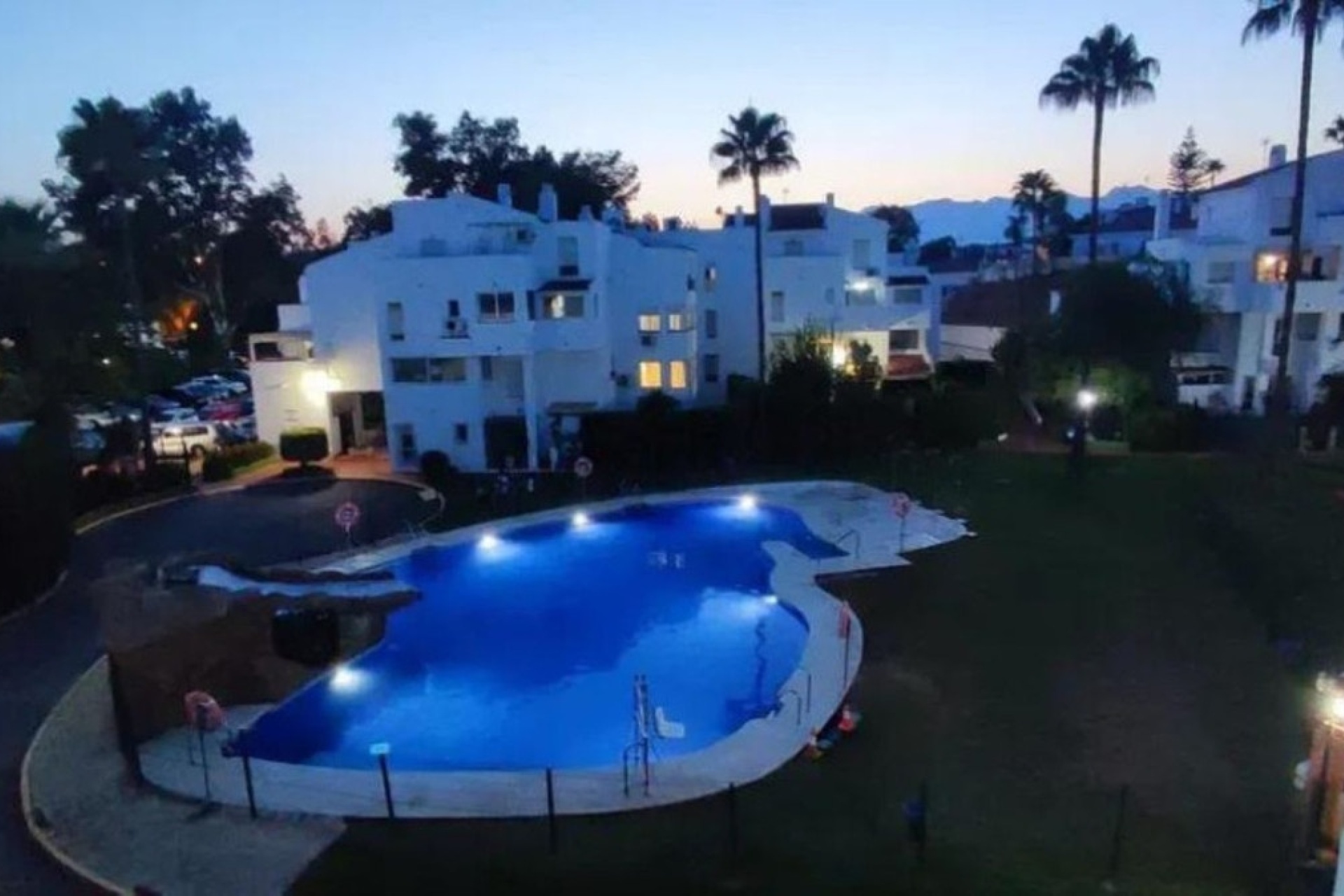 Resale - apartment - Marbella - Elviria