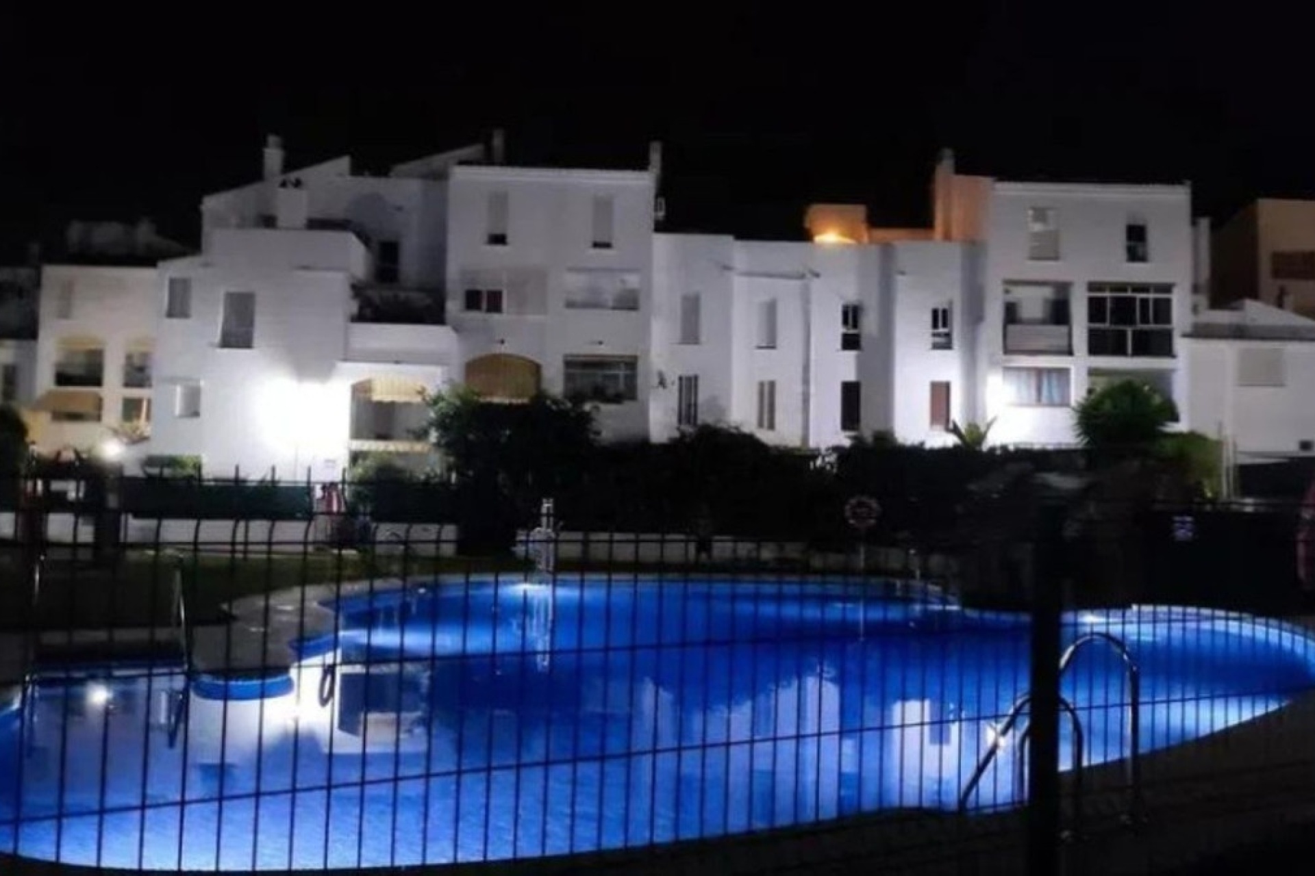 Resale - apartment - Marbella - Elviria