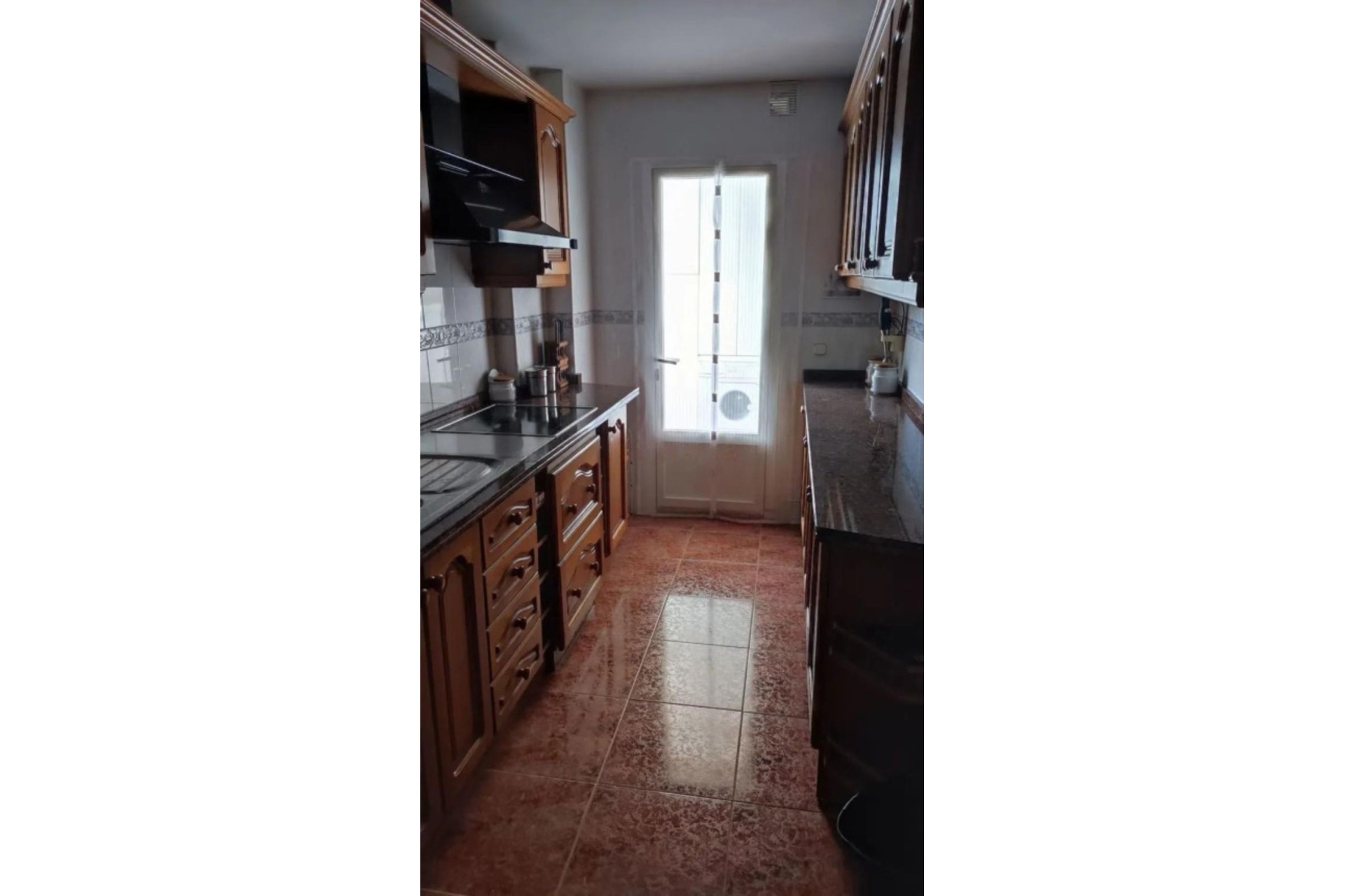 Resale - apartment - Marbella - Elviria