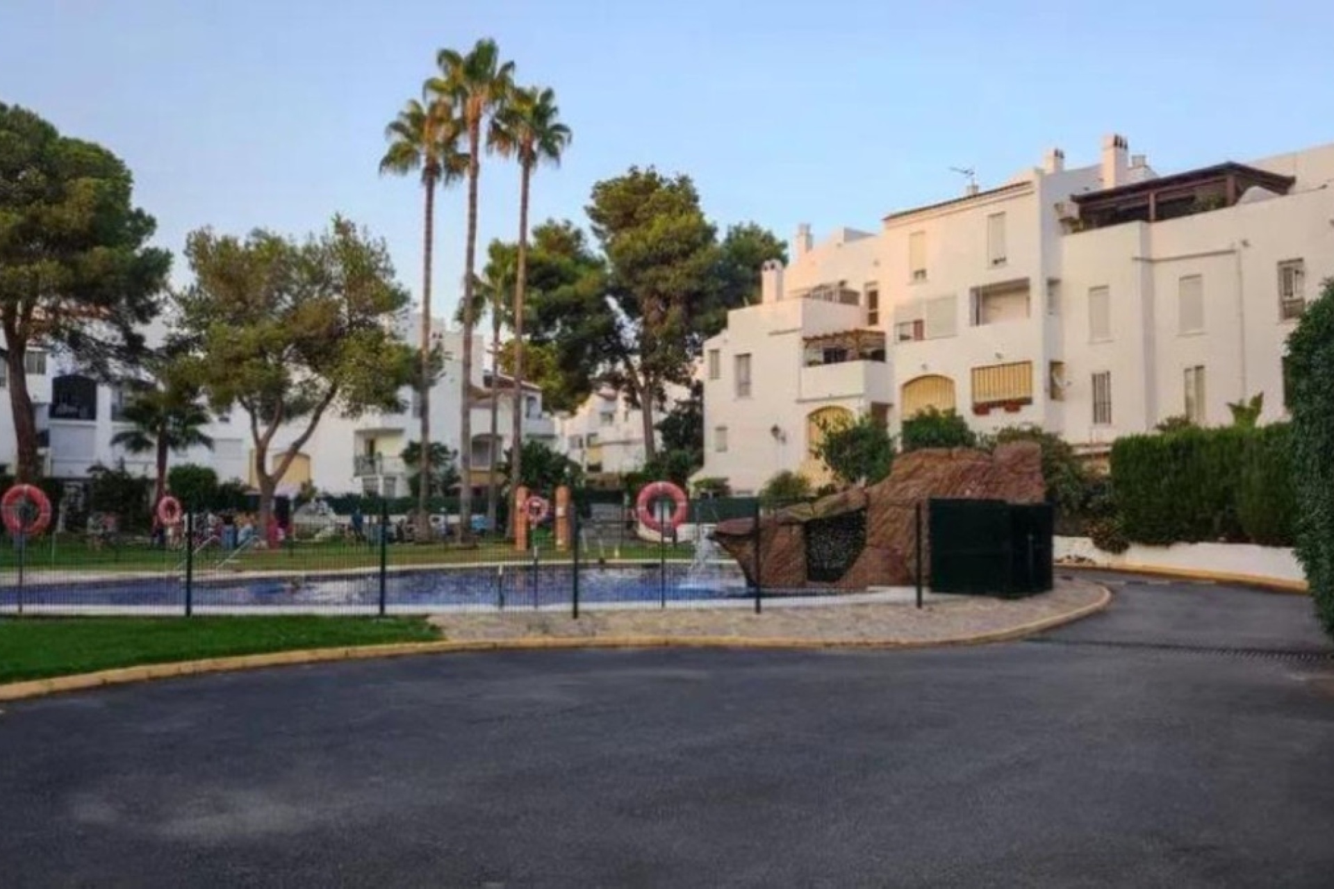 Resale - apartment - Marbella - Elviria