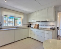 Resale - apartment - Marbella - Elviria