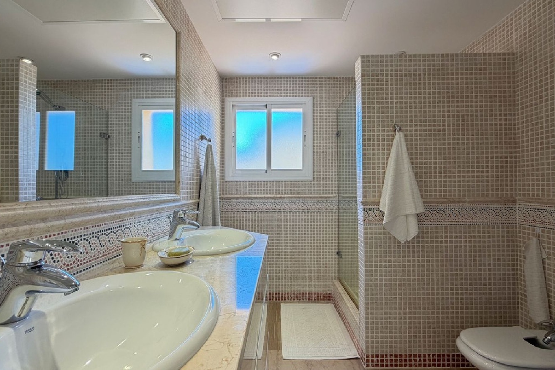 Resale - apartment - Marbella - Elviria