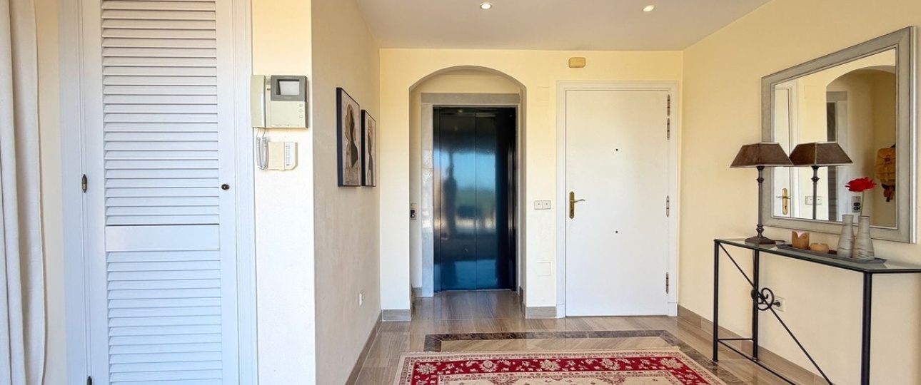 Resale - apartment - Marbella - Elviria