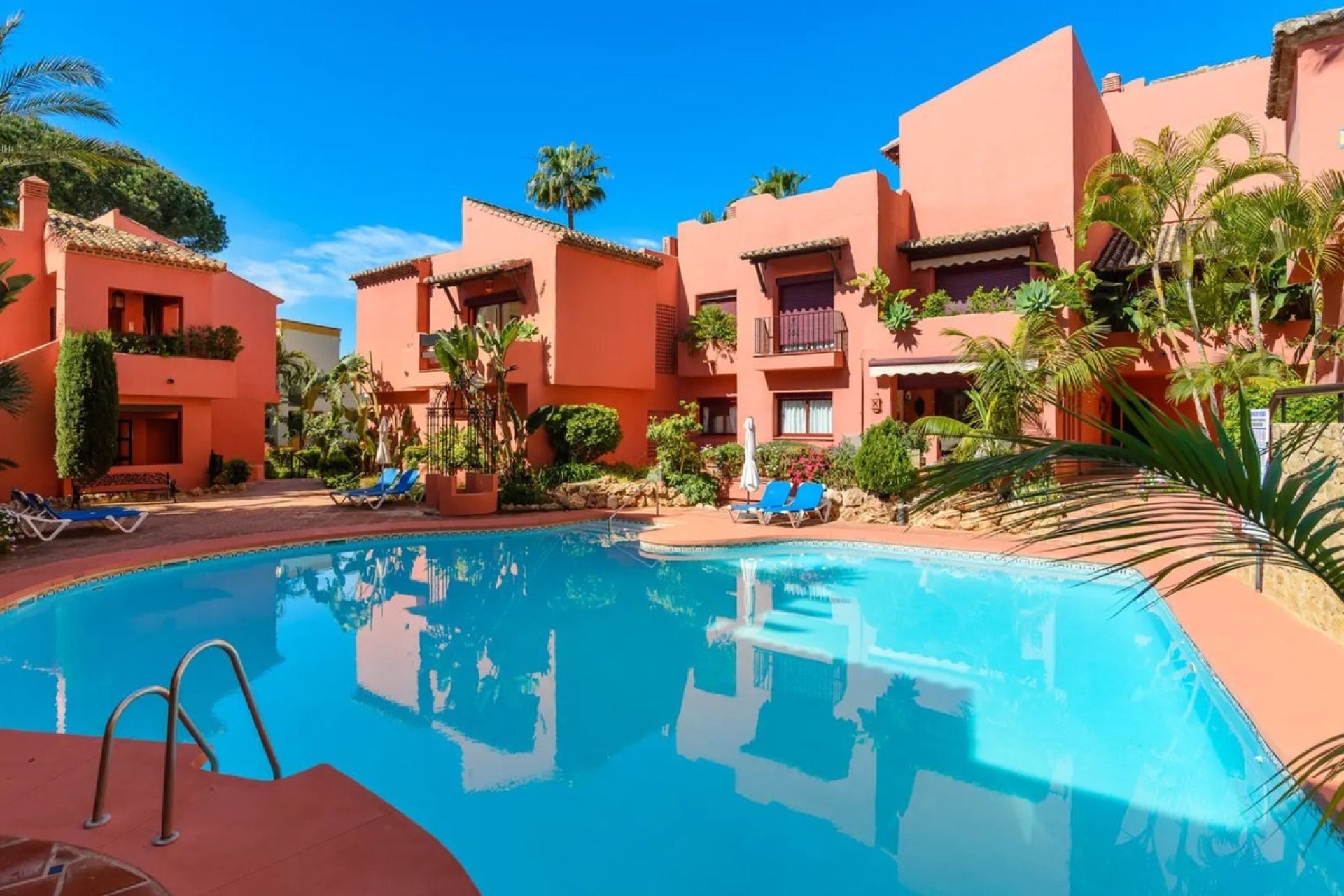 Resale - apartment - Marbella - Elviria