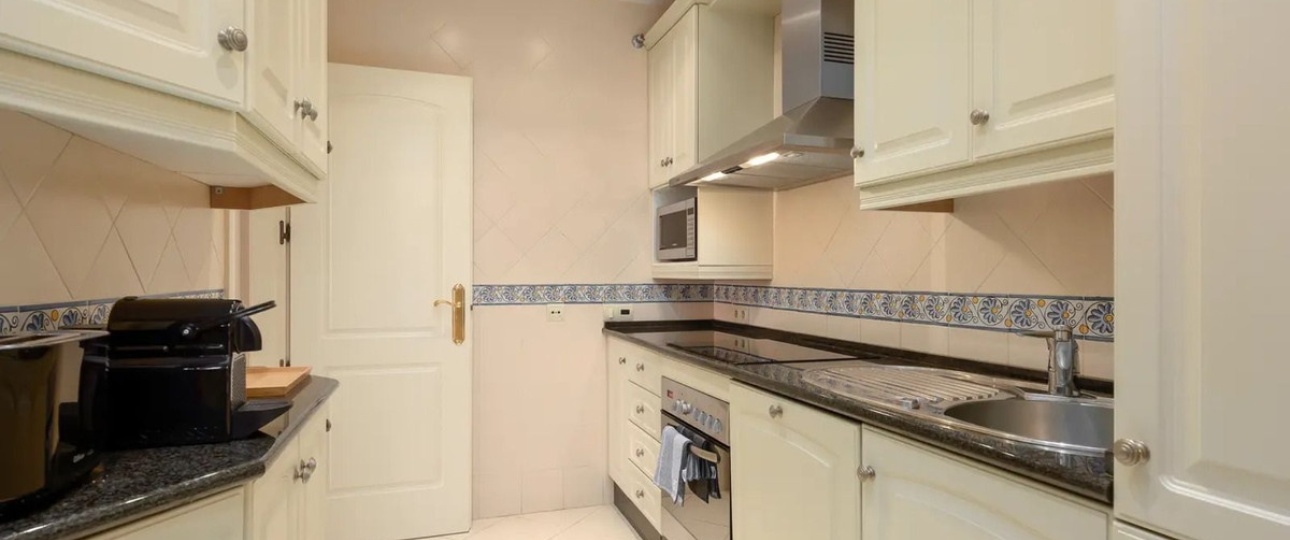 Resale - apartment - Marbella - Elviria