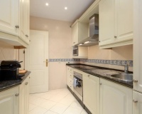Resale - apartment - Marbella - Elviria