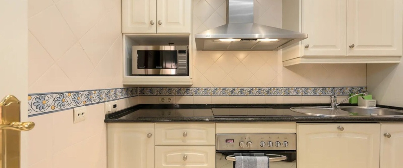 Resale - apartment - Marbella - Elviria