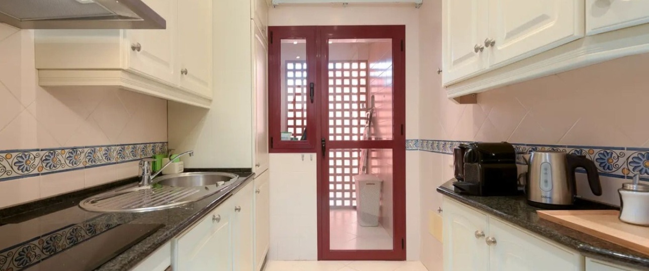 Resale - apartment - Marbella - Elviria