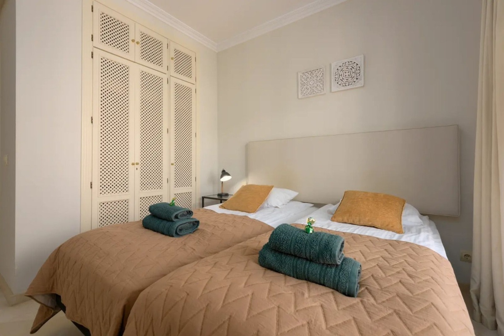 Resale - apartment - Marbella - Elviria