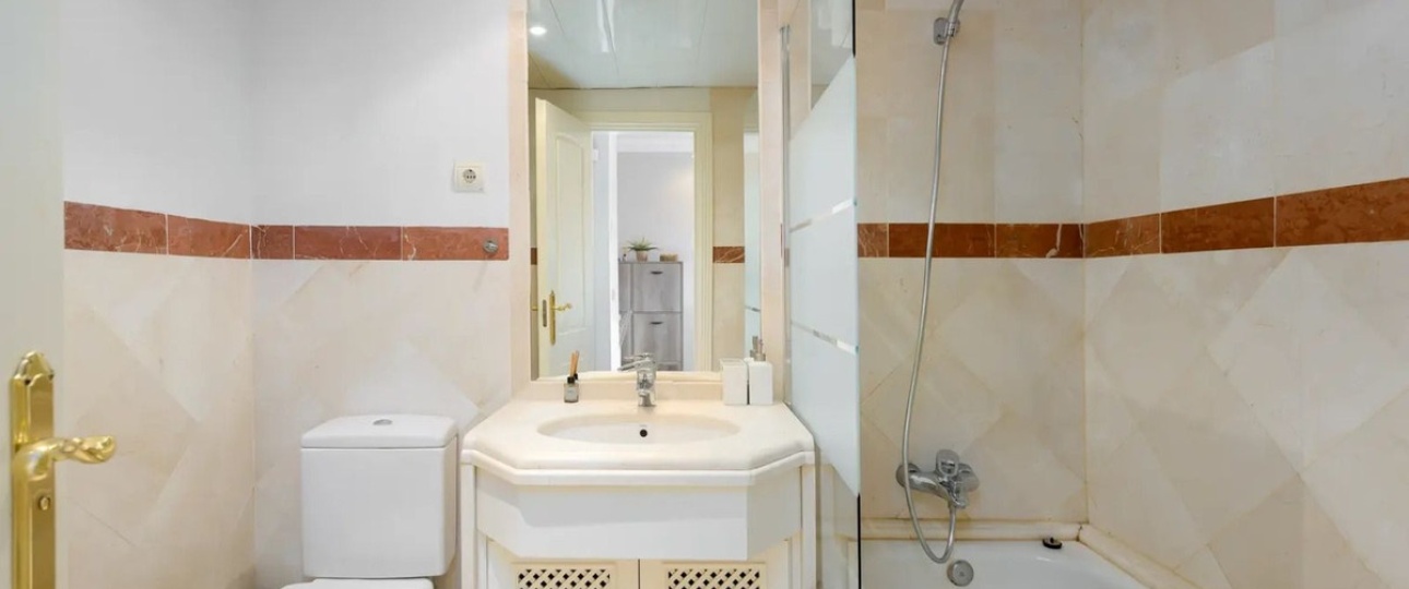 Resale - apartment - Marbella - Elviria
