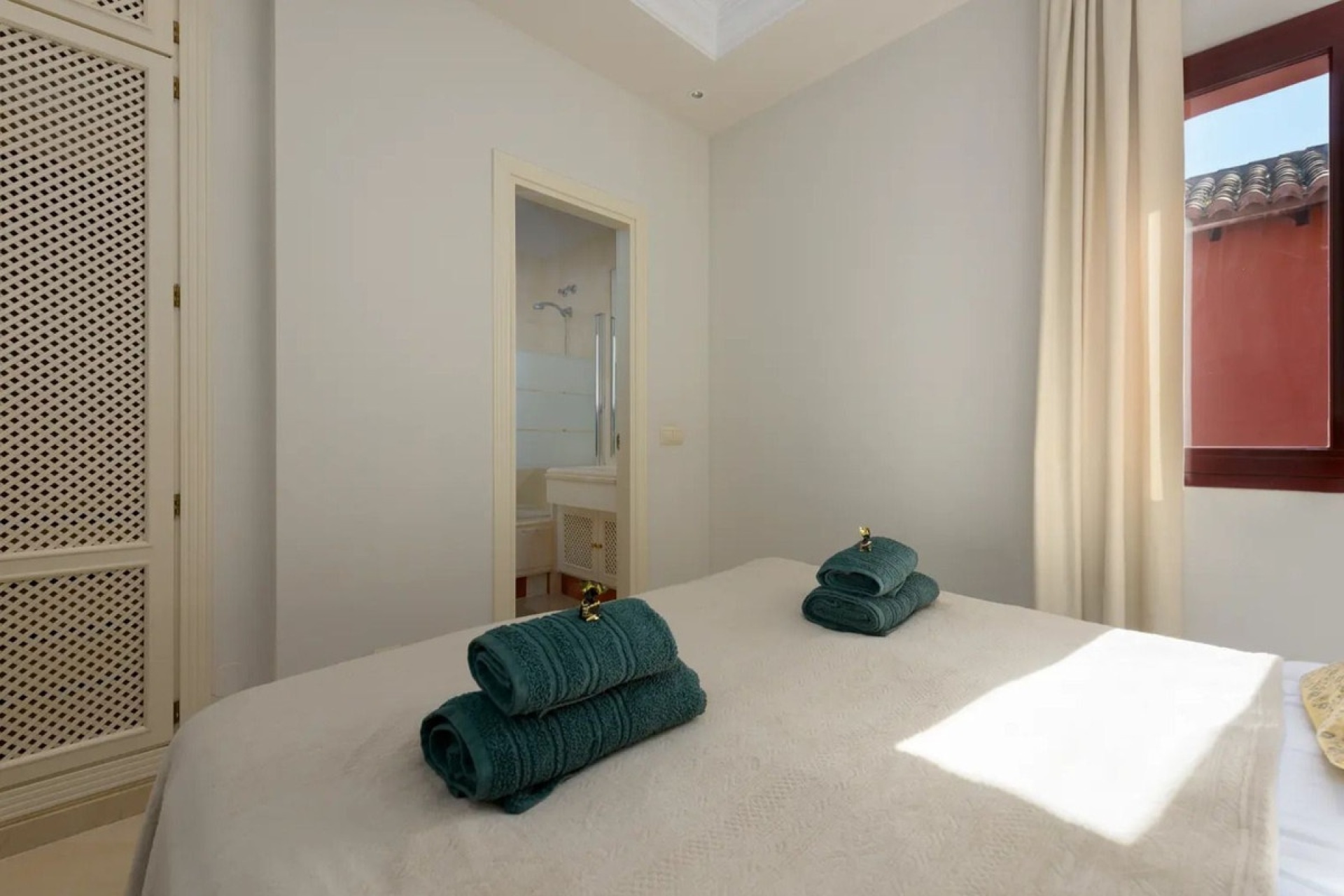 Resale - apartment - Marbella - Elviria
