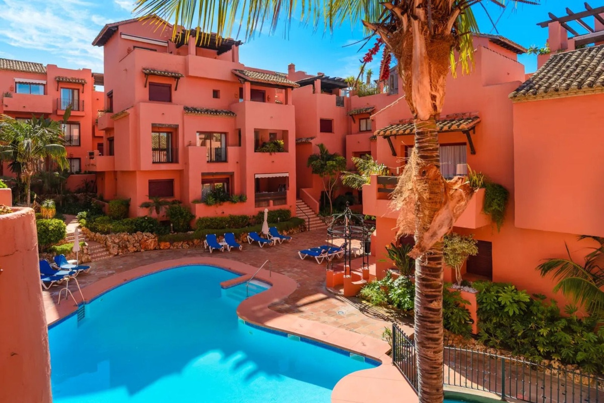 Resale - apartment - Marbella - Elviria