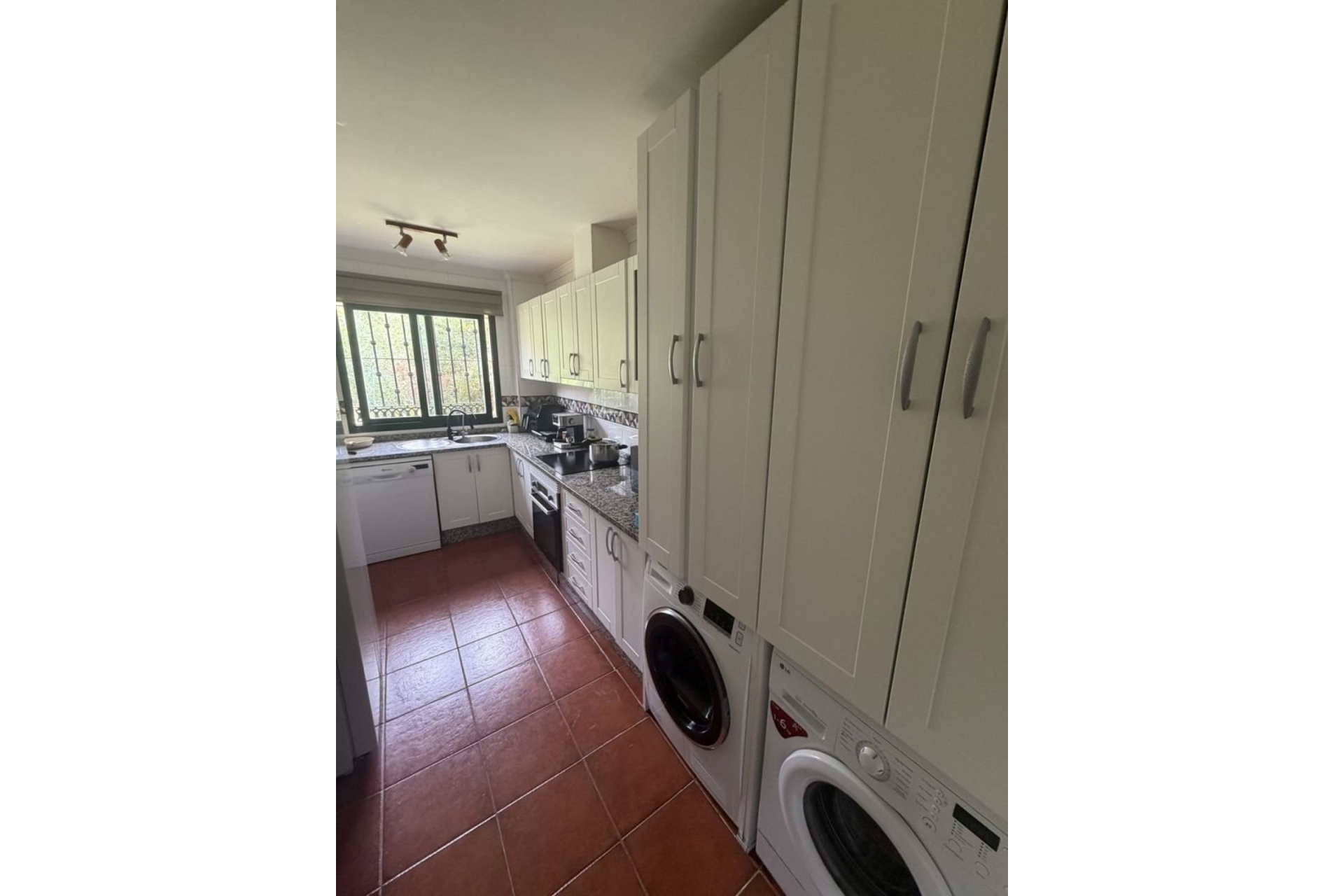 Resale - apartment - Marbella - Elviria