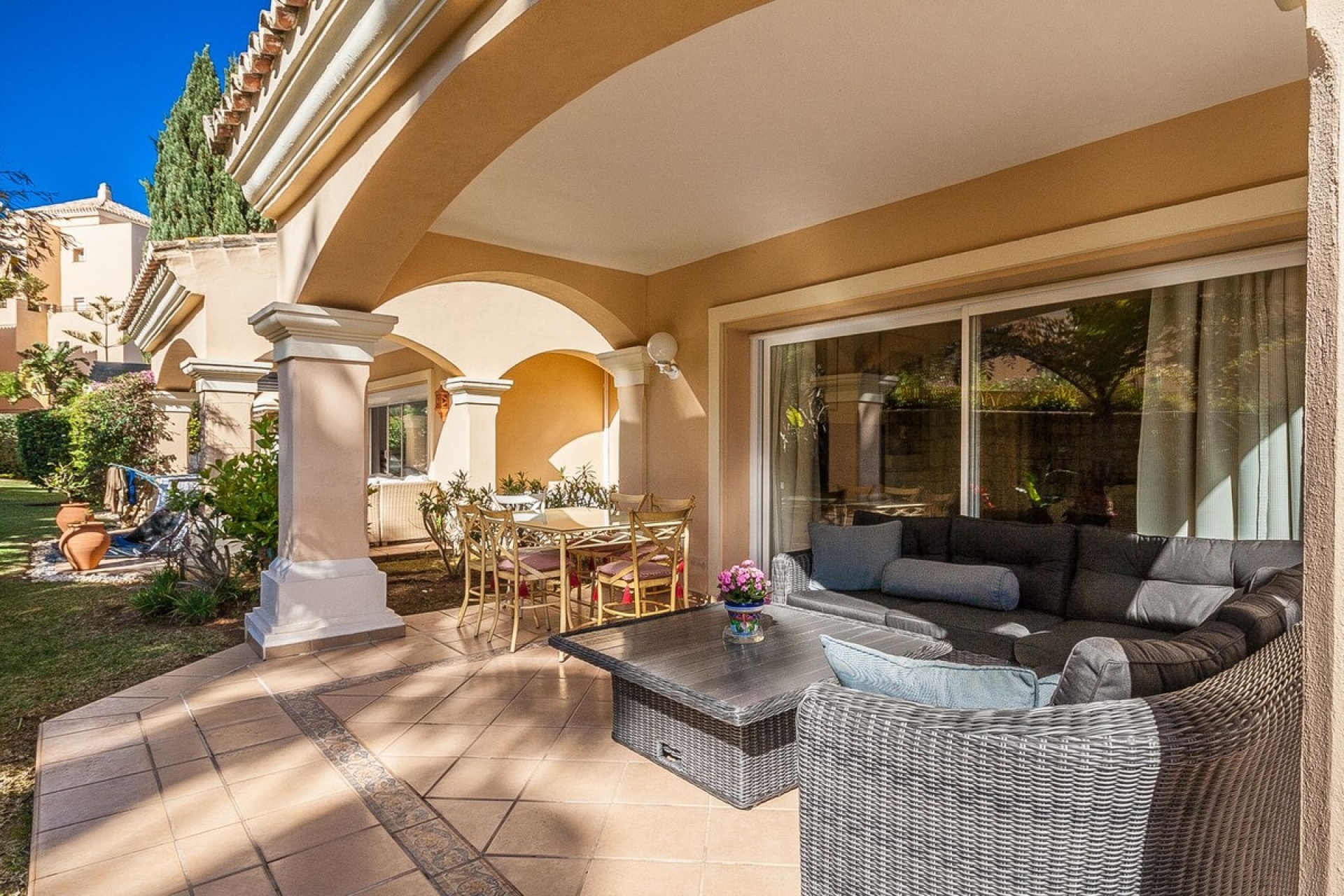 Resale - apartment - Marbella - Elviria
