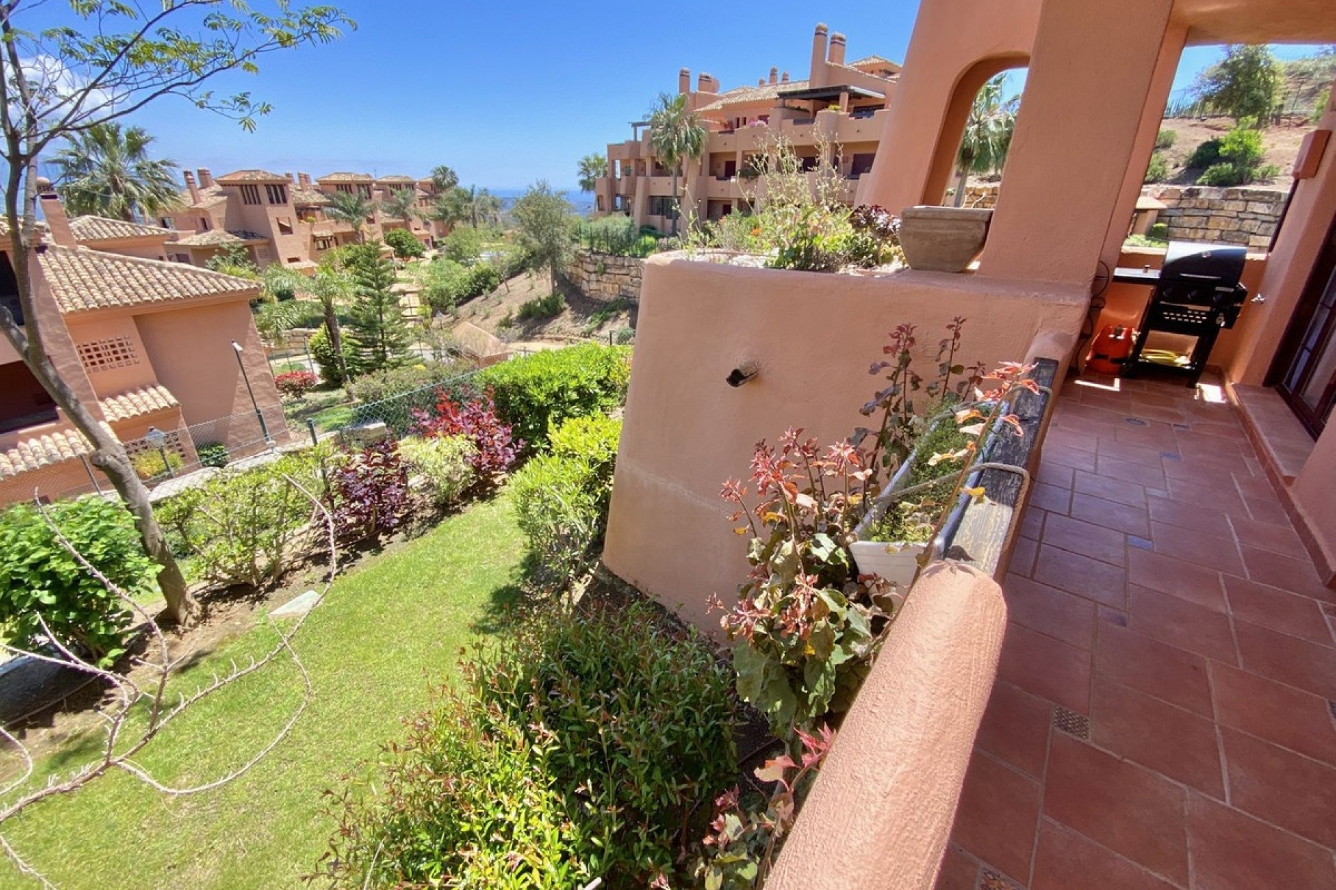 Resale - apartment - Marbella - Elviria