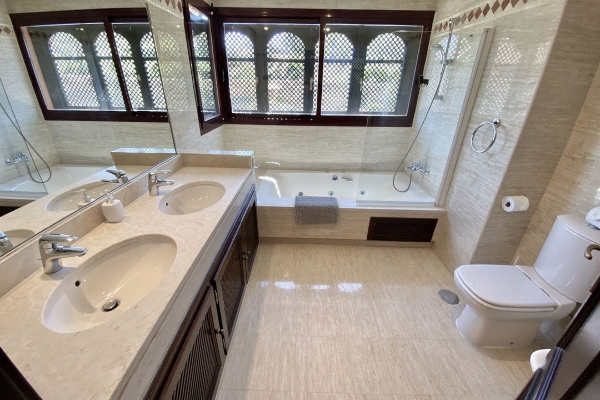 Resale - apartment - Marbella - Elviria