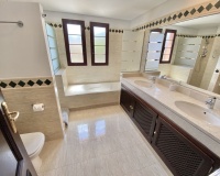 Resale - apartment - Marbella - Elviria