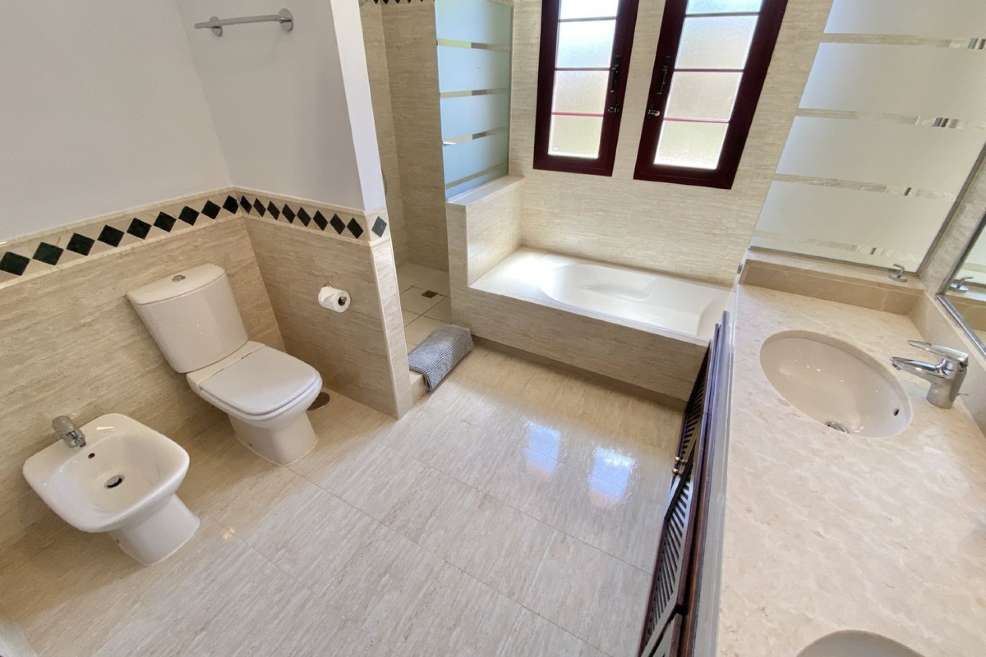 Resale - apartment - Marbella - Elviria