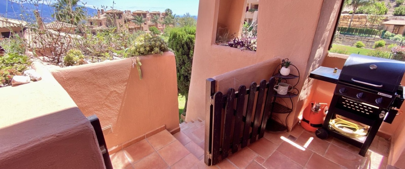 Resale - apartment - Marbella - Elviria