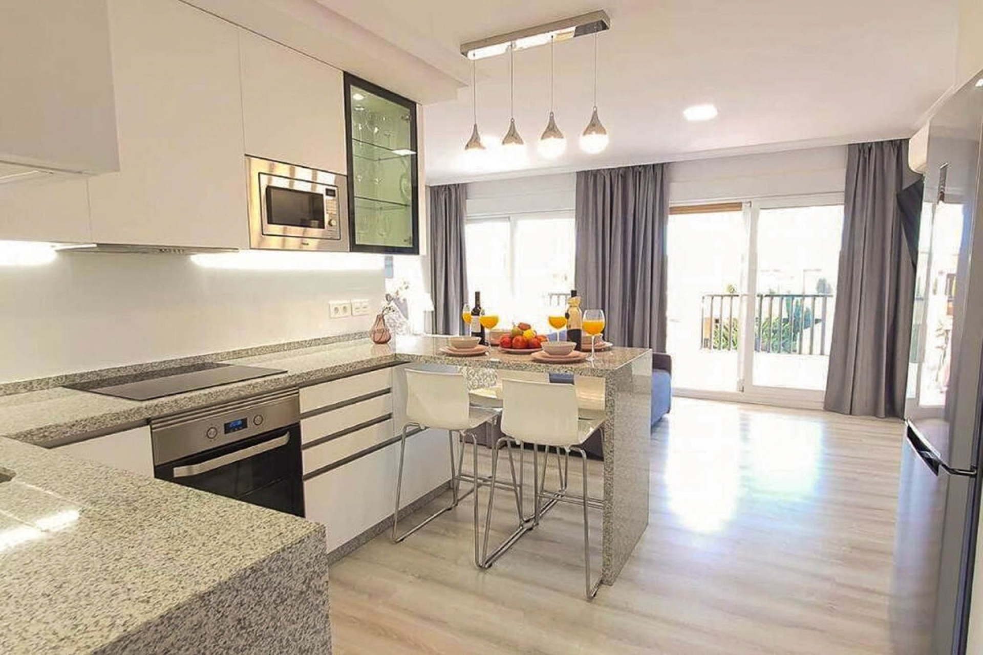 Resale - apartment - Marbella - Elviria