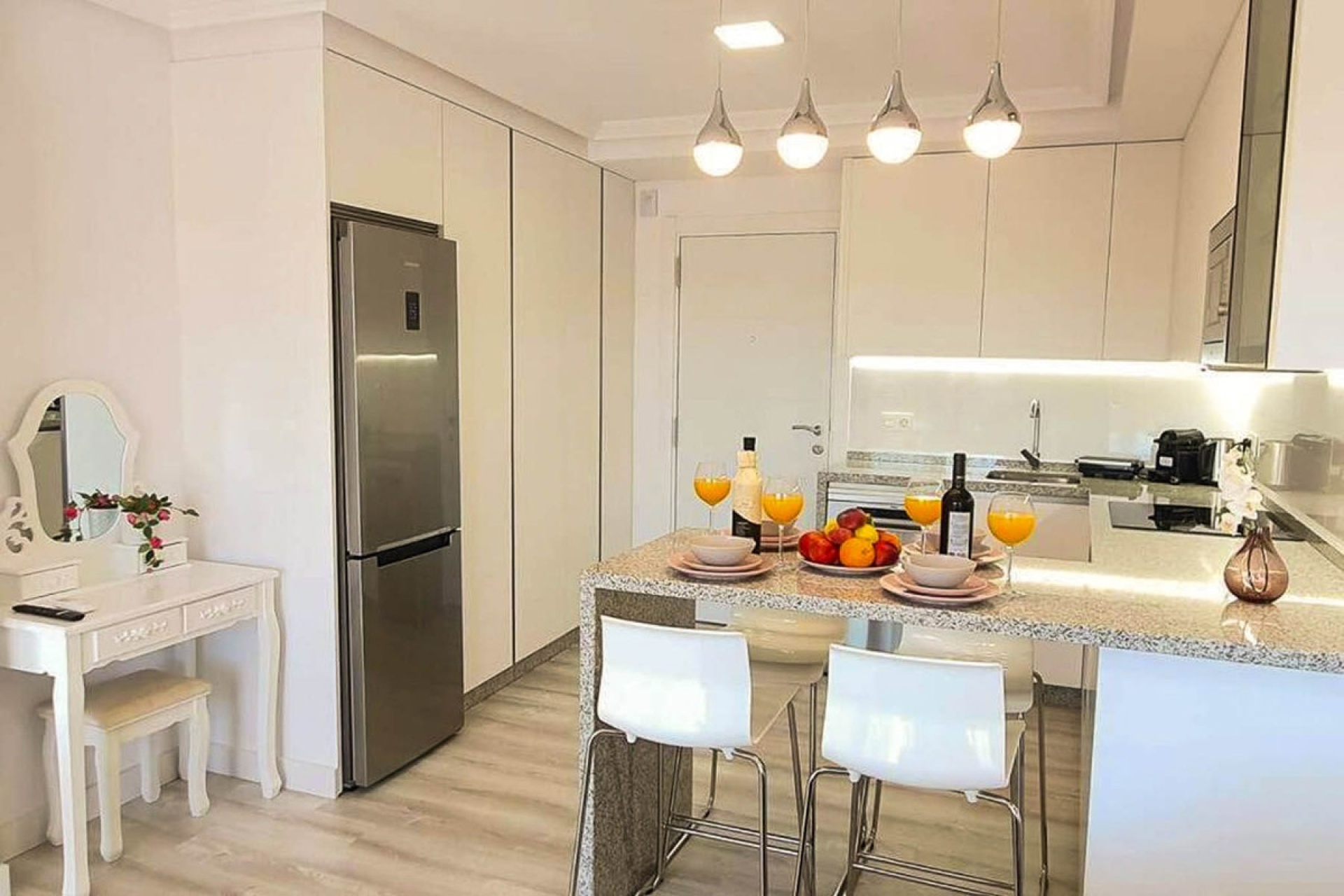 Resale - apartment - Marbella - Elviria