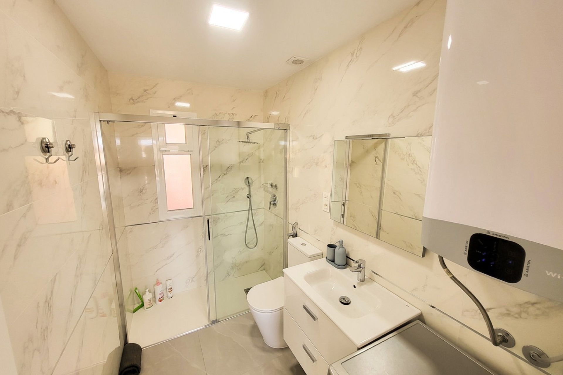 Resale - apartment - Marbella - Elviria