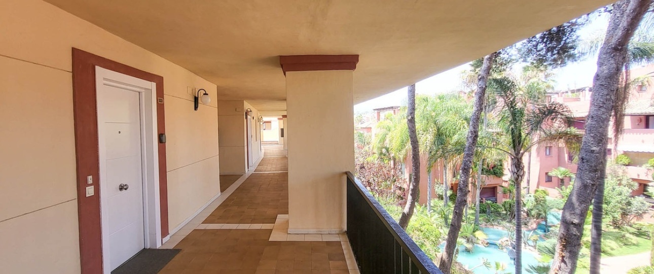 Resale - apartment - Marbella - Elviria