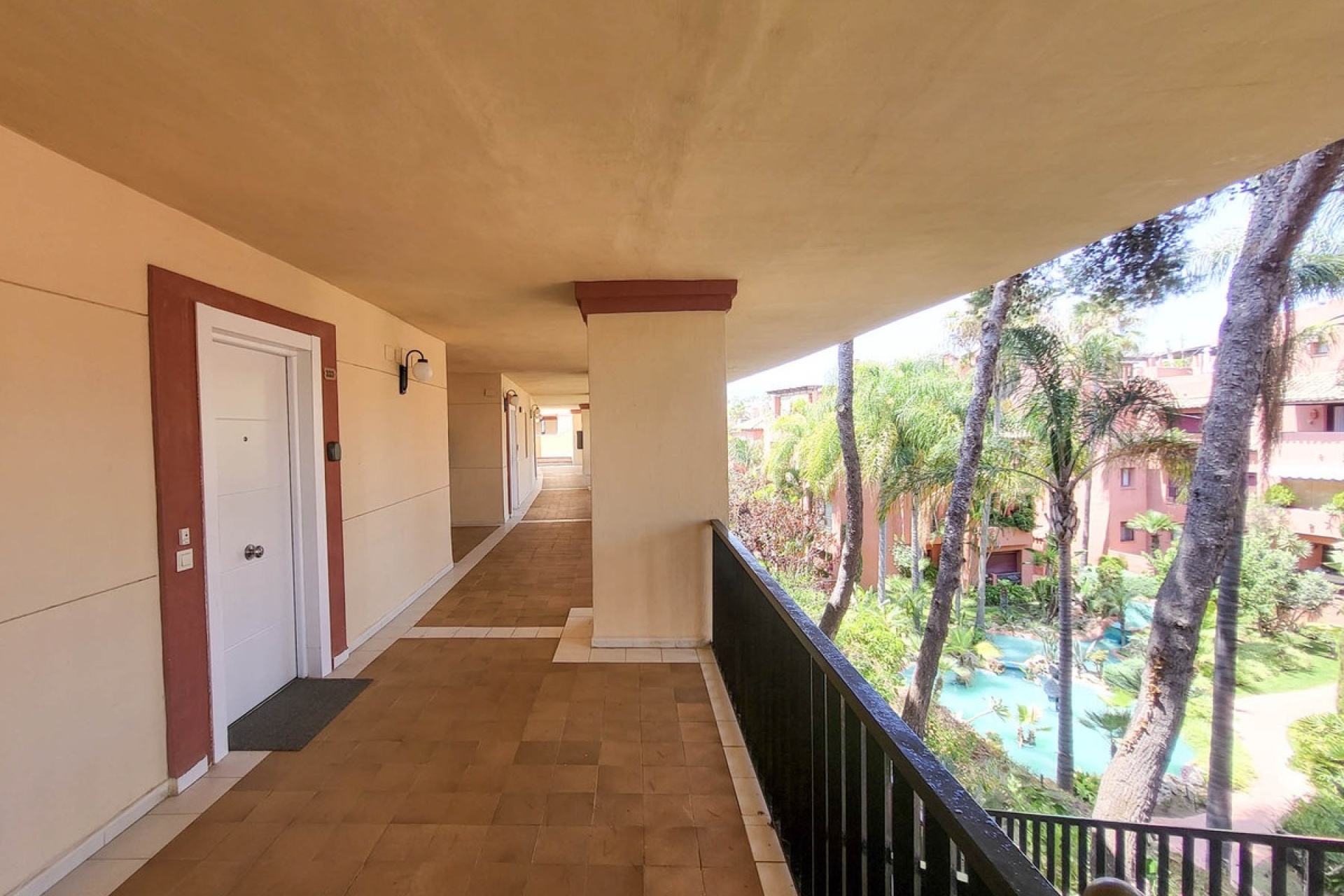 Resale - apartment - Marbella - Elviria