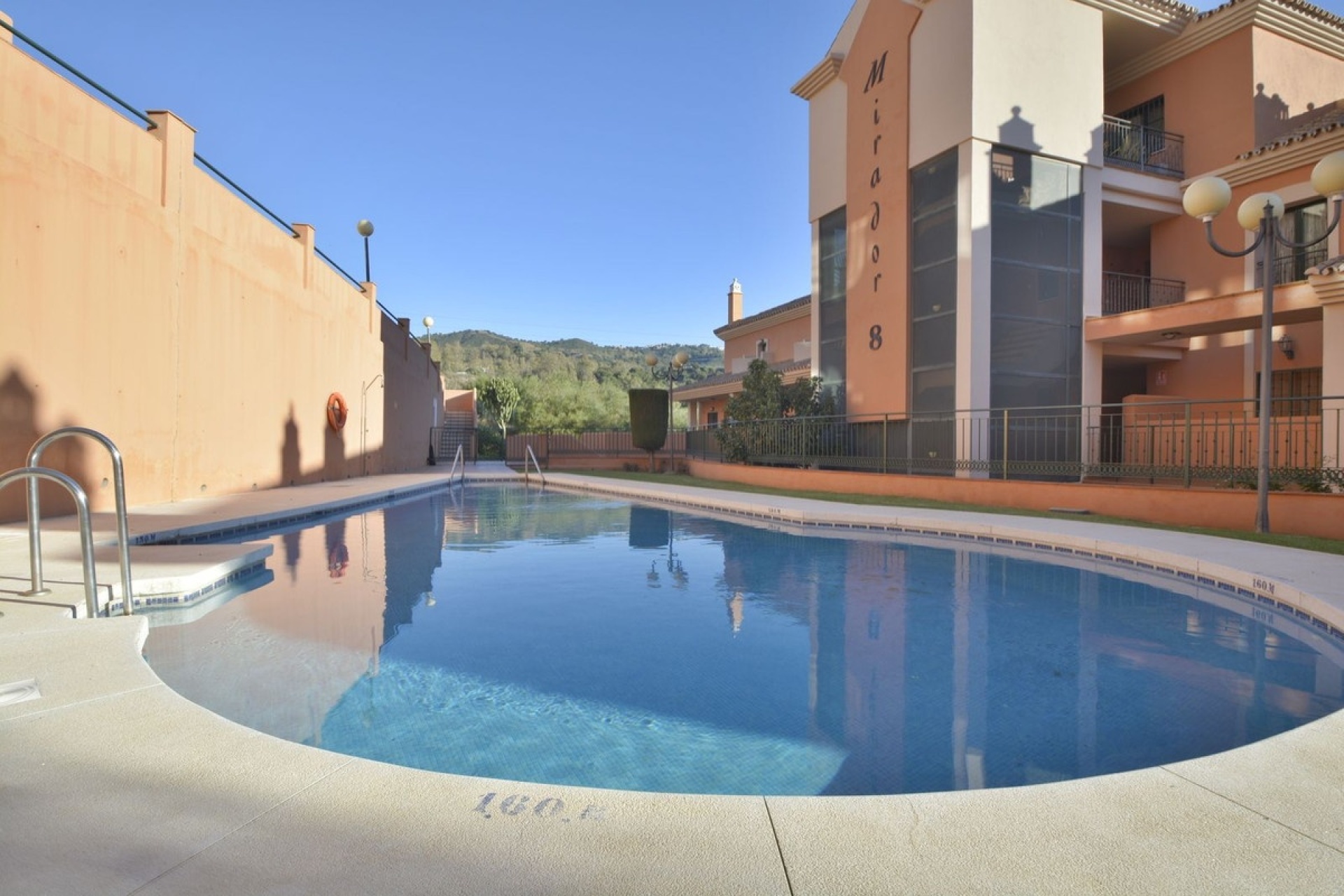 Resale - apartment - Marbella - Elviria