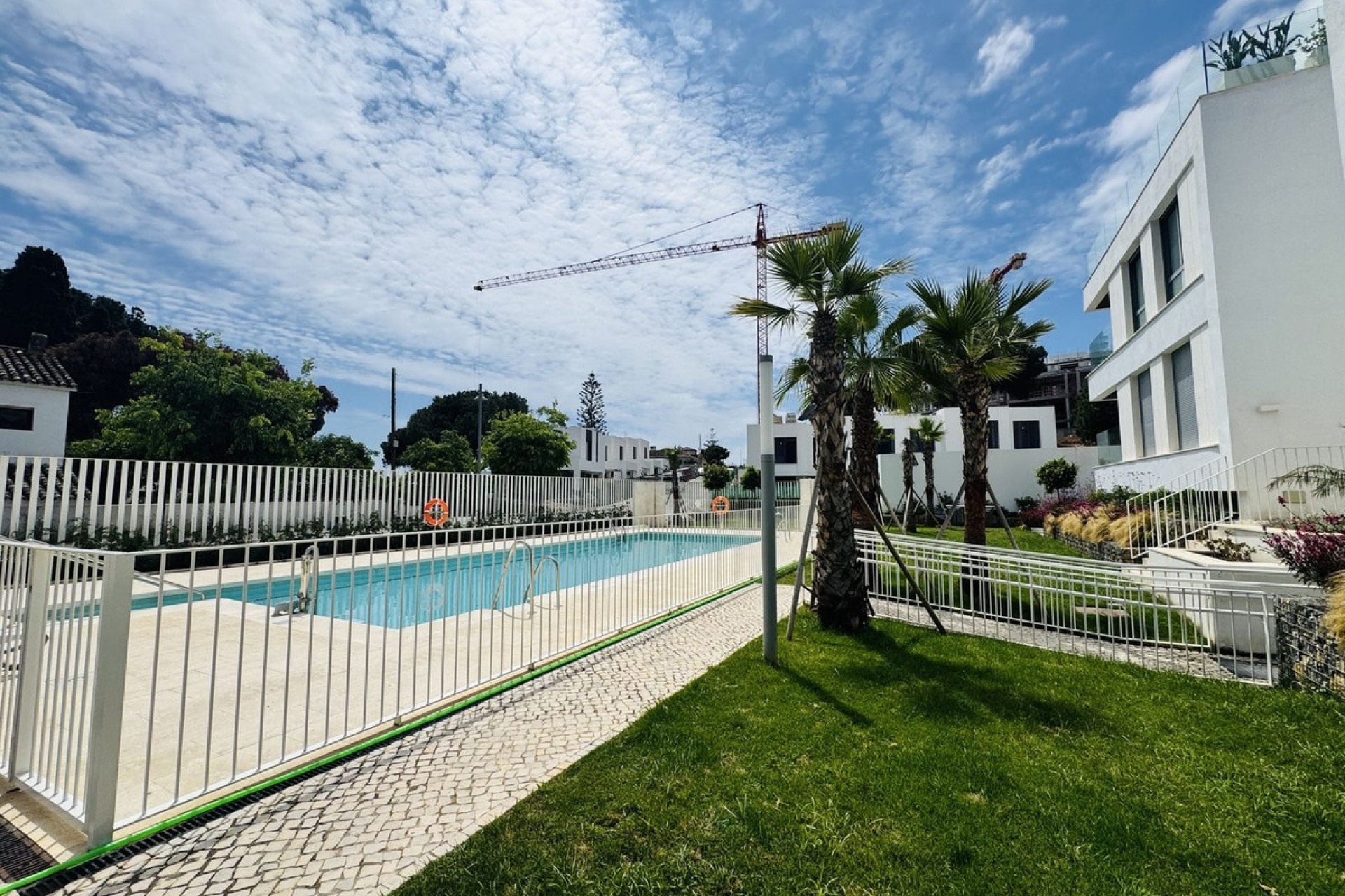 Resale - apartment - Marbella - Elviria
