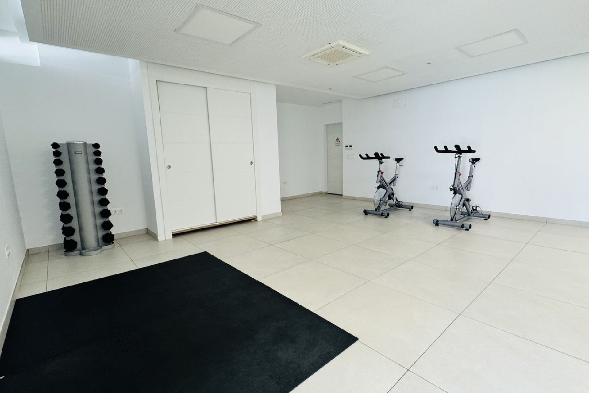 Resale - apartment - Marbella - Elviria