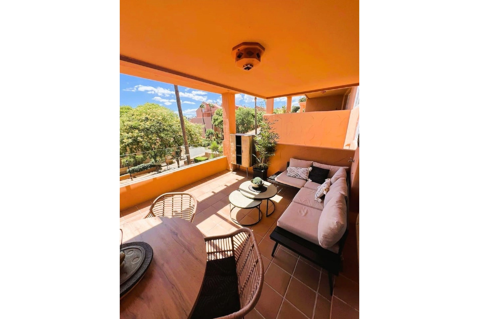 Resale - apartment - Marbella - Elviria