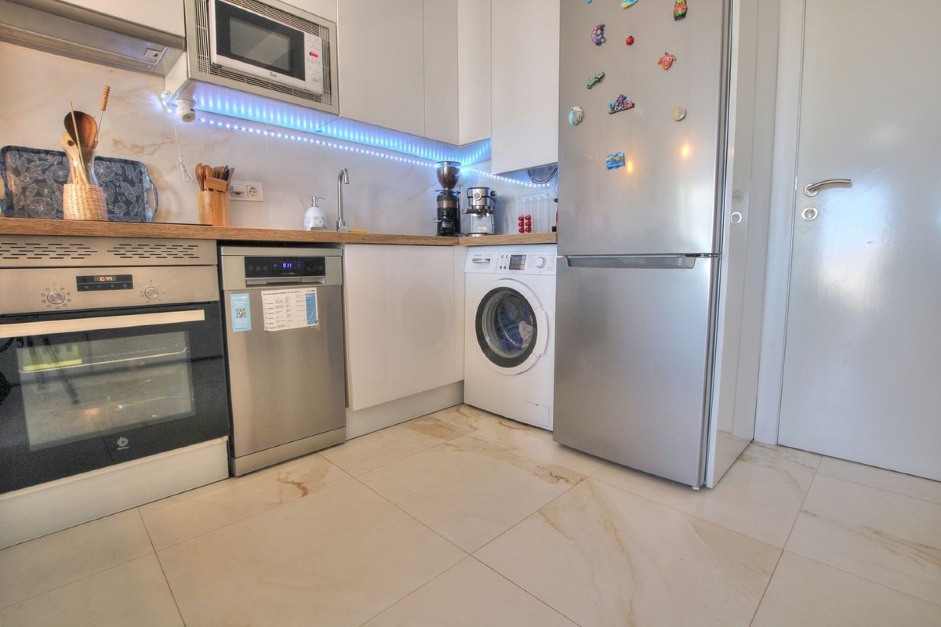 Resale - apartment - Marbella - Elviria