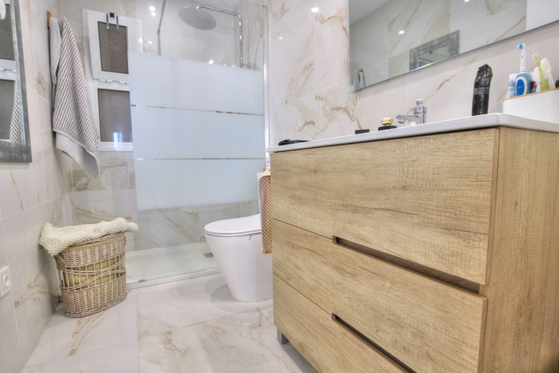 Resale - apartment - Marbella - Elviria