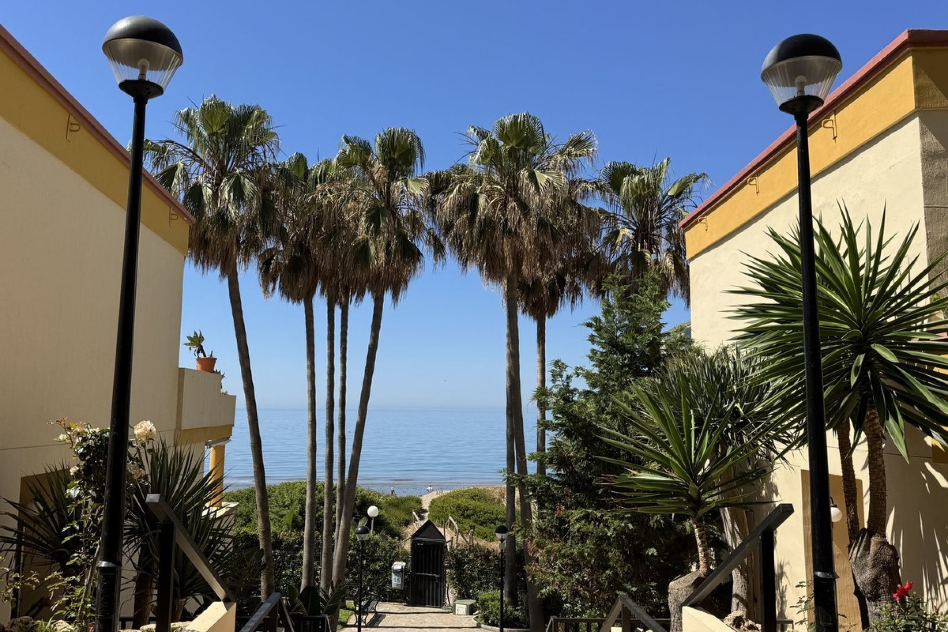 Resale - apartment - Marbella - Elviria